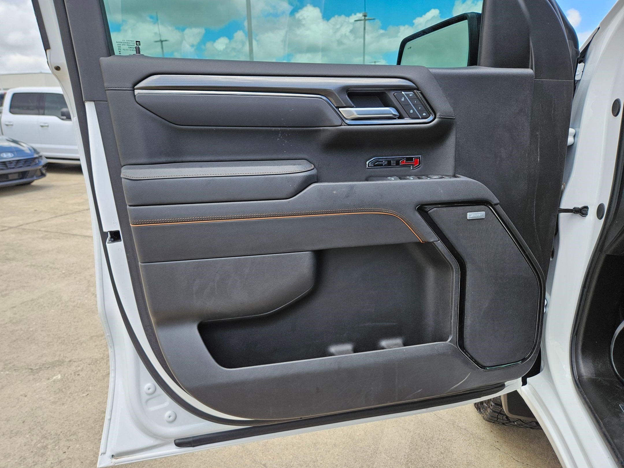 Used 2025 GMC Sierra 1500 AT4 AWD/4WD image 14