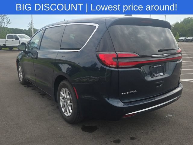 Used 2023 Chrysler Pacifica Touring-L FWD image 16