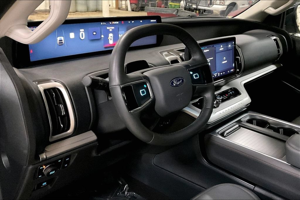 Certified 2025 Ford Expedition Active AWD/4WD image 13