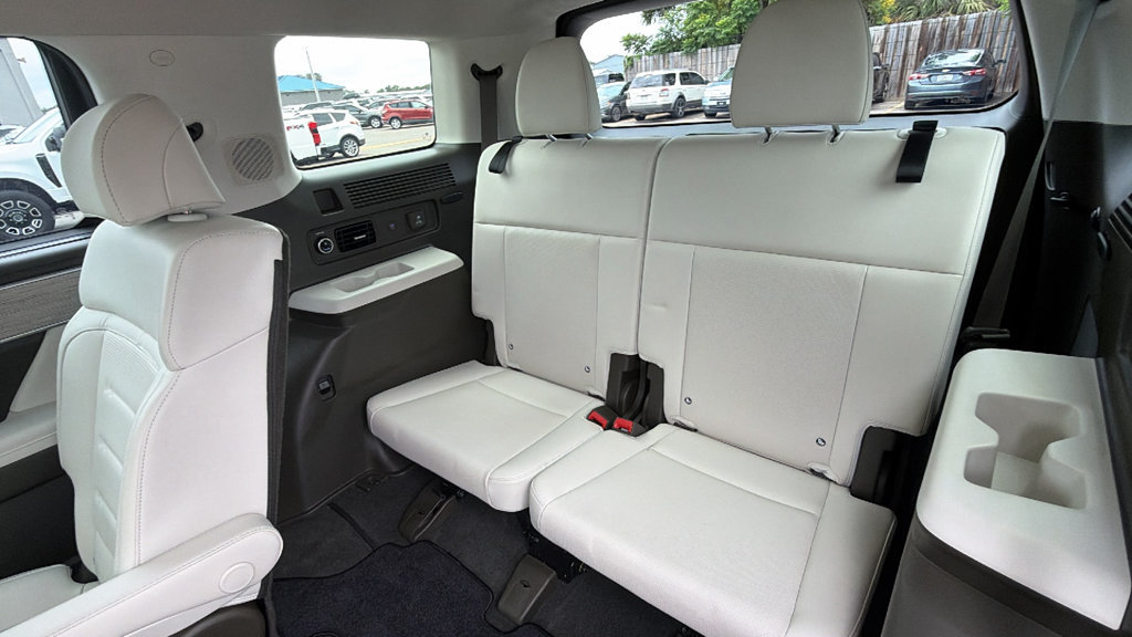 Used 2025 Hyundai Santa Fe Calligraphy FWD image 25