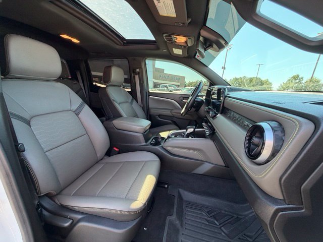 Used 2024 Chevrolet Colorado ZR2 w/ ZR2 Convenience Package III AWD/4WD image 23