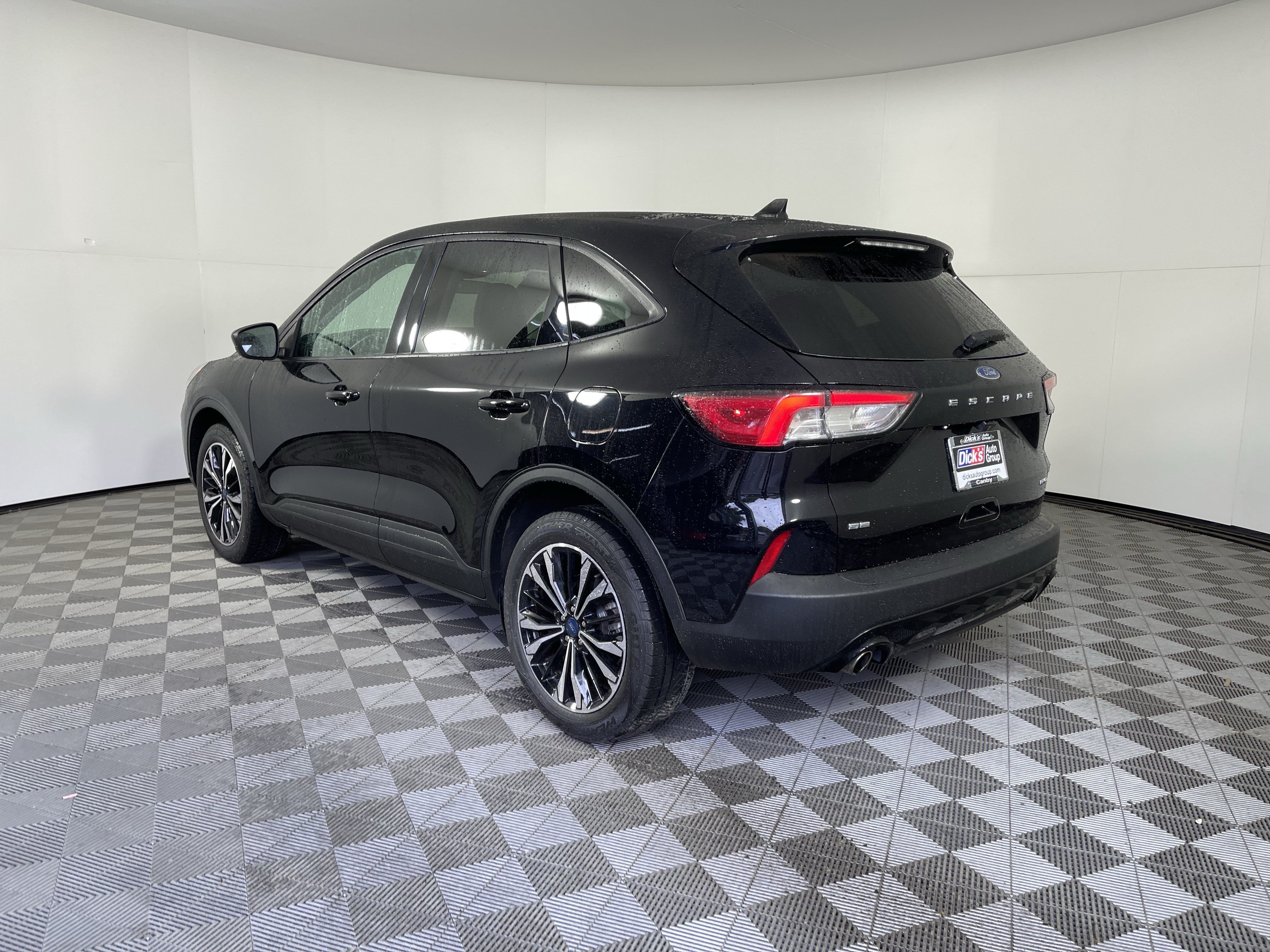 Certified 2022 Ford Escape SE w/ SE Sport Appearance Package AWD/4WD image 3