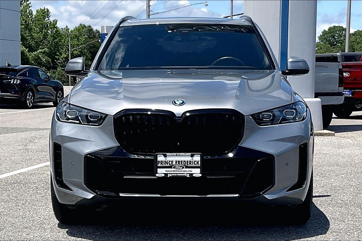 Used 2024 BMW X5 xDrive50e w/ M Sport Package AWD/4WD image 2