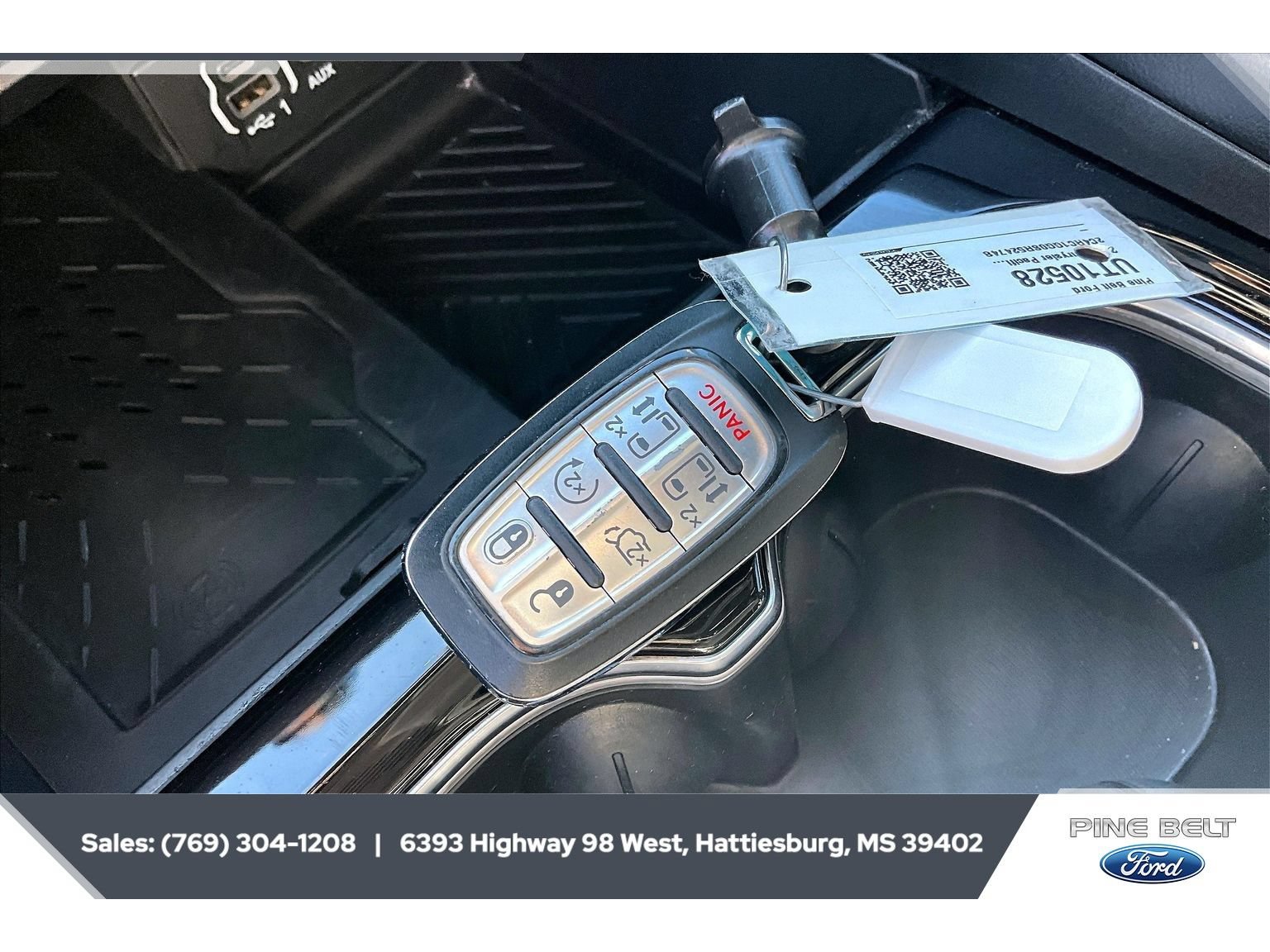 Used 2025 Chrysler Pacifica Limited FWD image 9