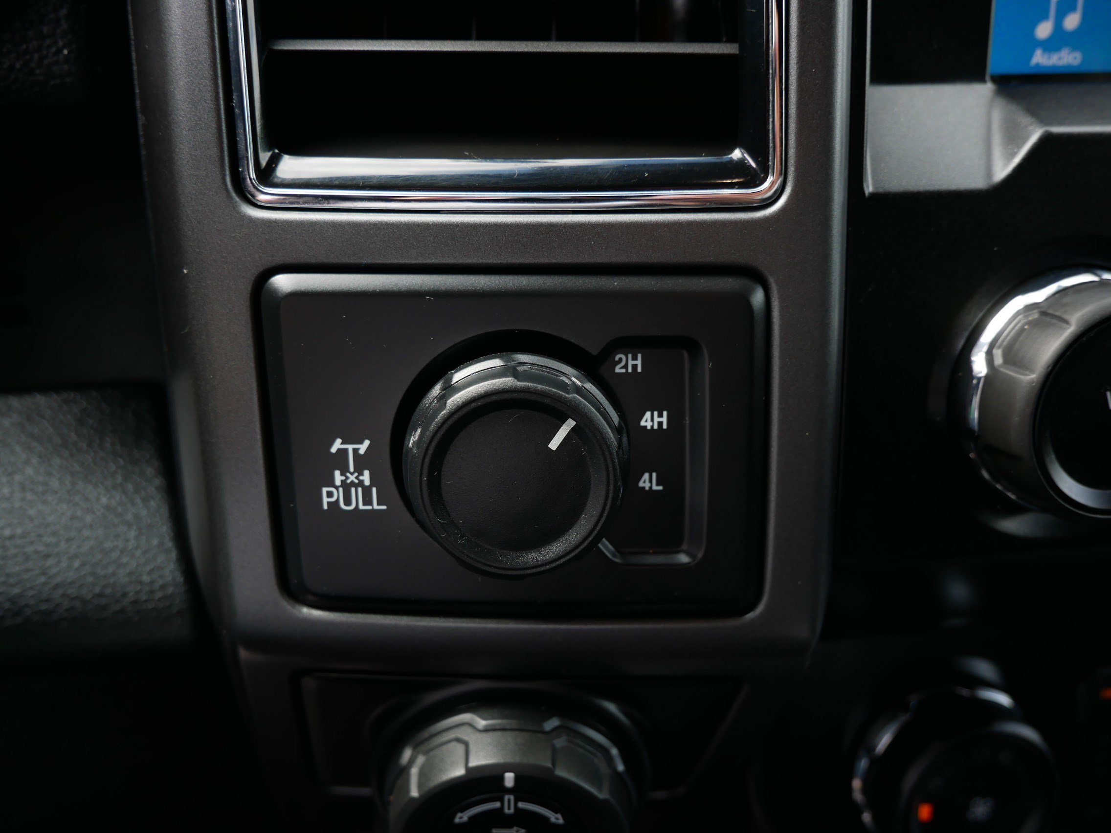 Certified 2019 Ford F150 XLT w/ Equipment Group 302A Luxury AWD/4WD image 31