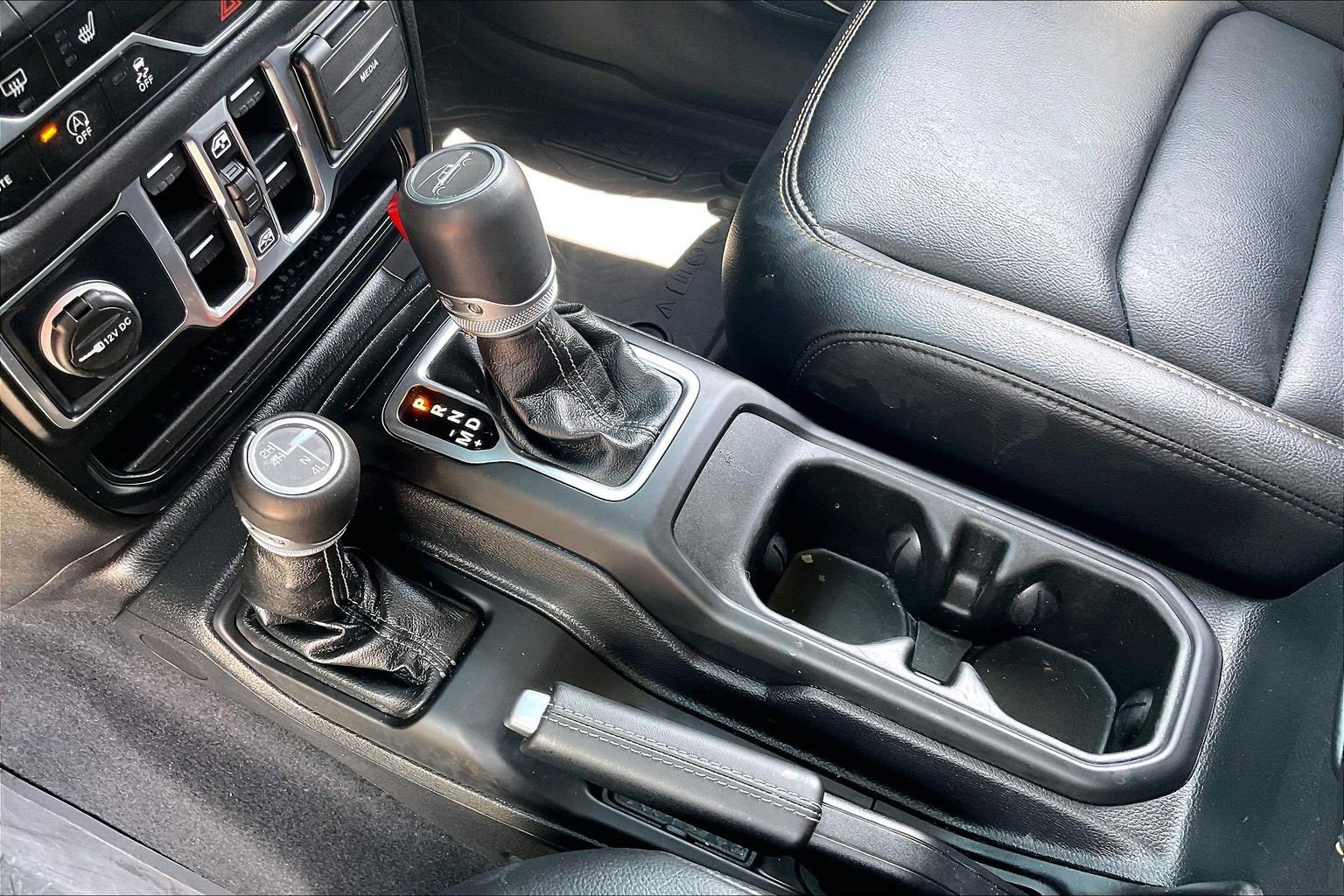 Used 2025 Jeep Gladiator Sport w/ Premium Package AWD/4WD image 17