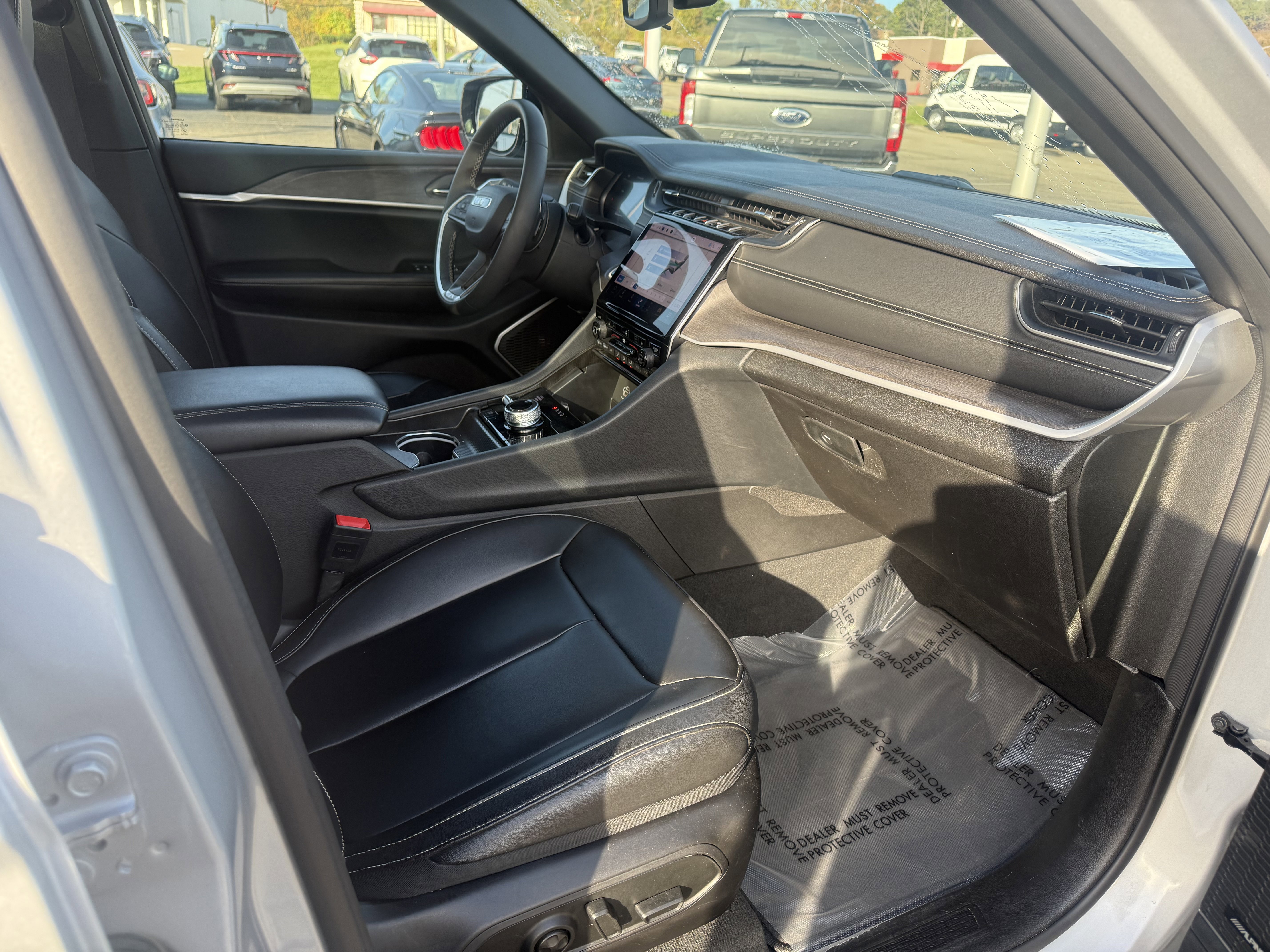 Used 2024 Jeep Grand Cherokee Limited 4xe image 11