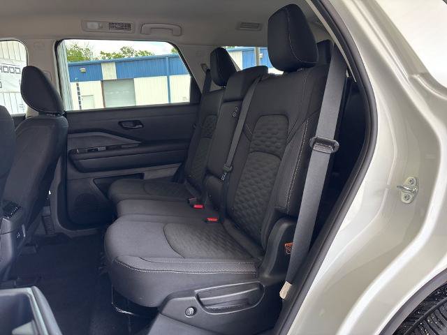 Used 2024 Nissan Pathfinder SV AWD/4WD image 8