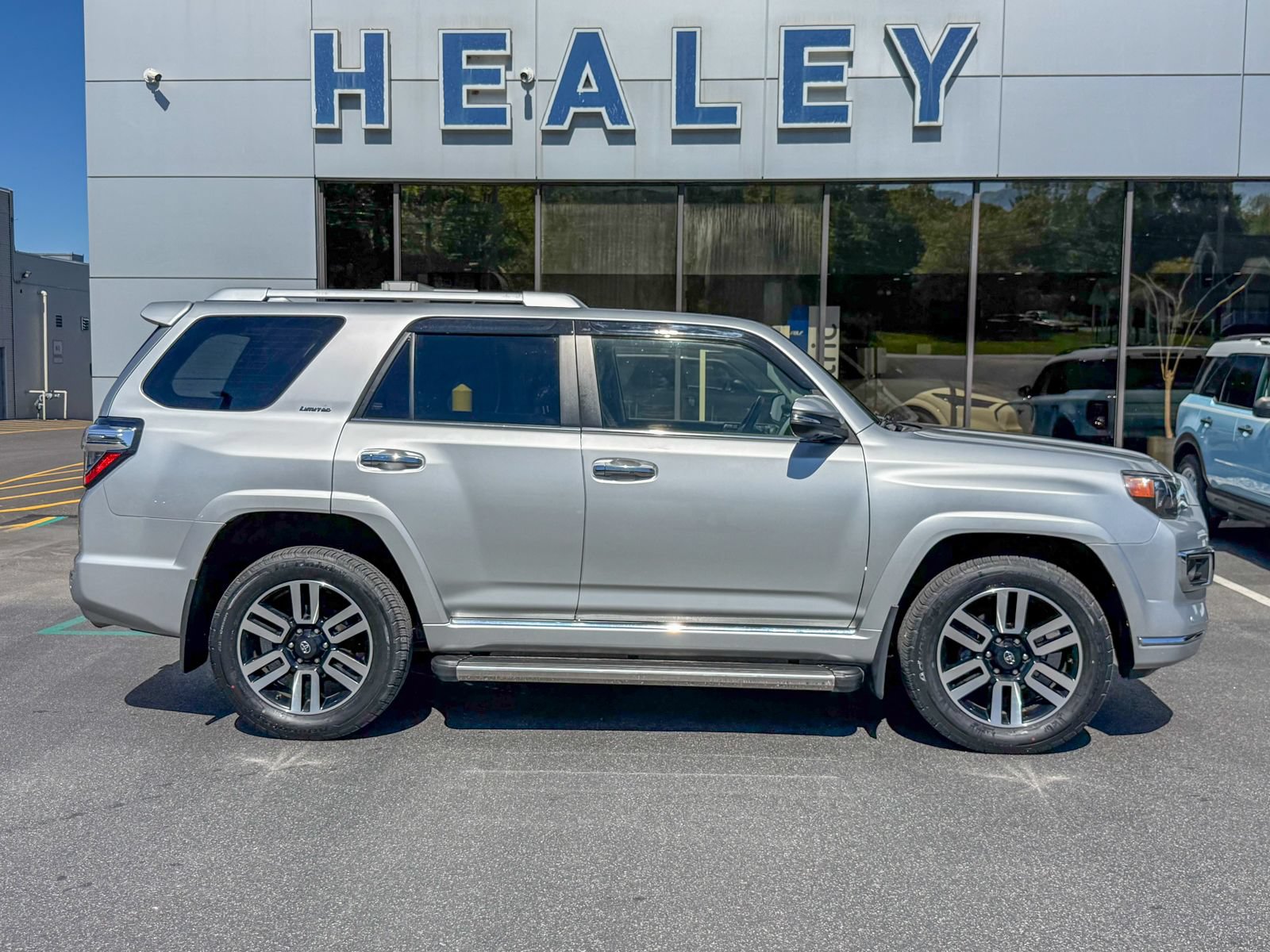 Used 2023 Toyota 4Runner Limited AWD/4WD image 7