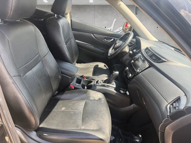 Used 2020 Nissan Rogue SV FWD image 25