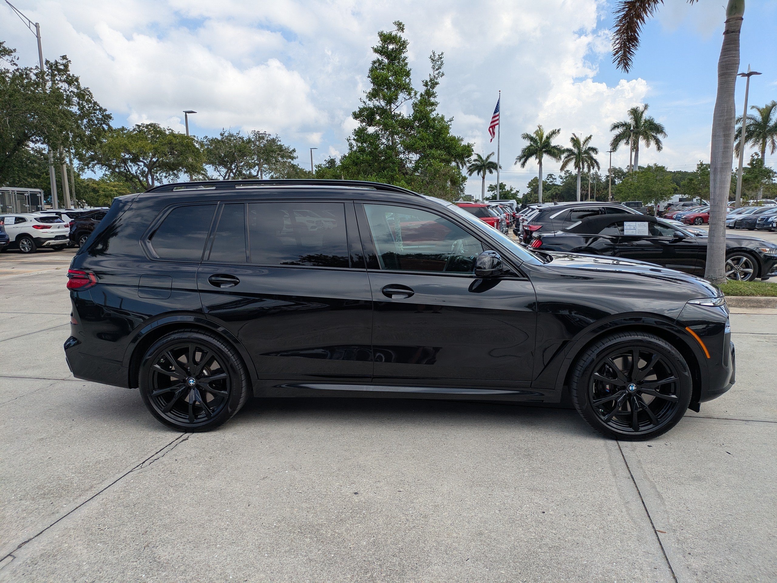 Used 2025 BMW X7 M60i AWD/4WD image 3