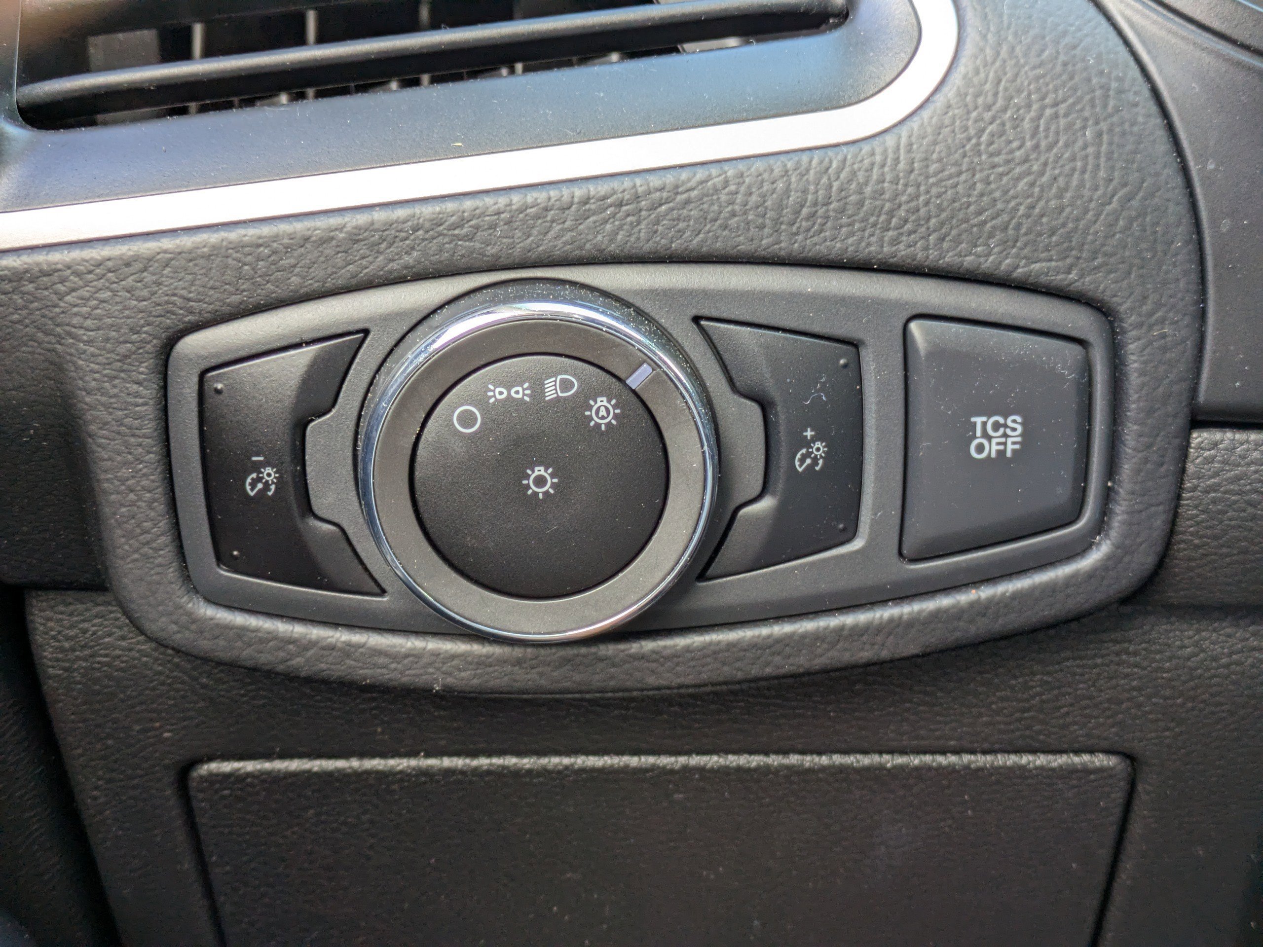 Certified 2023 Ford Edge SE w/ Black Appearance Package image 24