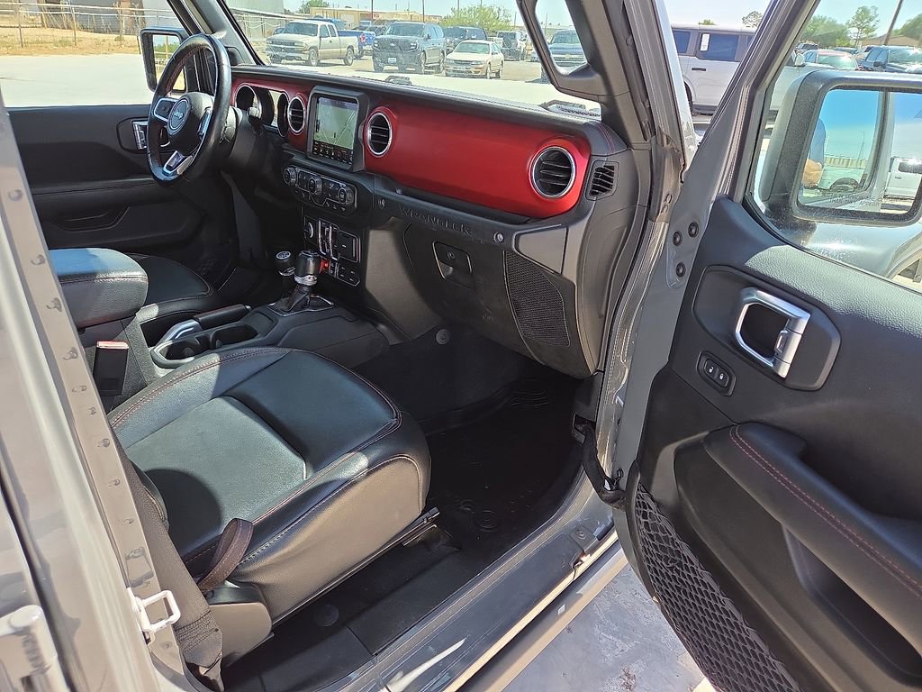 Used 2022 Jeep Wrangler Unlimited Rubicon w/ LED Lighting Group AWD/4WD image 14