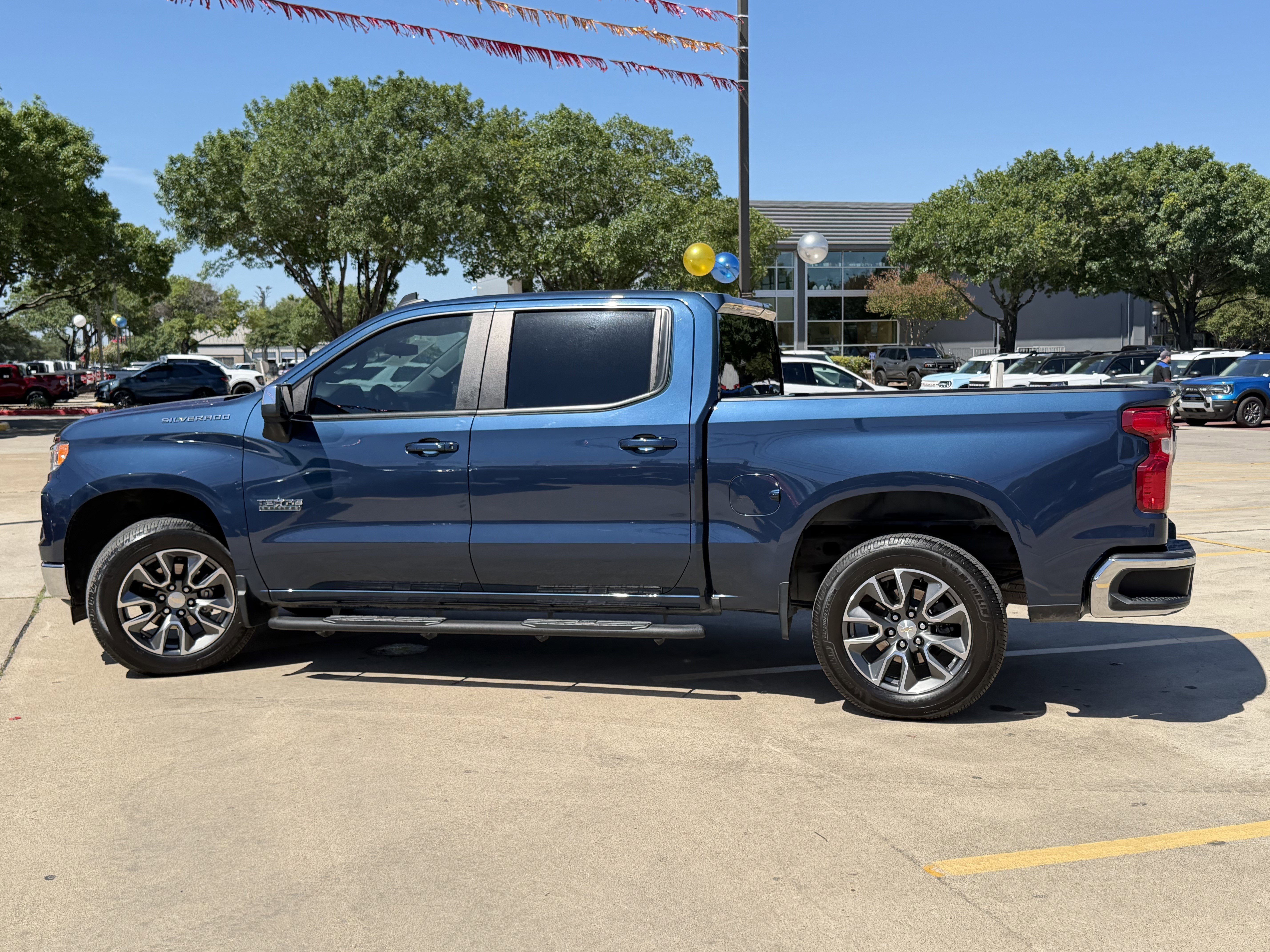 Used 2022 Chevrolet Silverado 1500 LT RWD image 11
