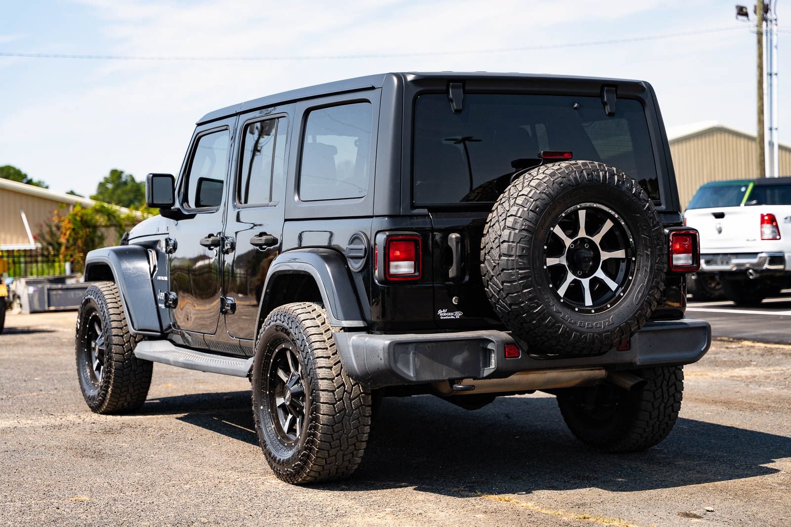 Used 2019 Jeep Wrangler Unlimited Sahara AWD/4WD image 5