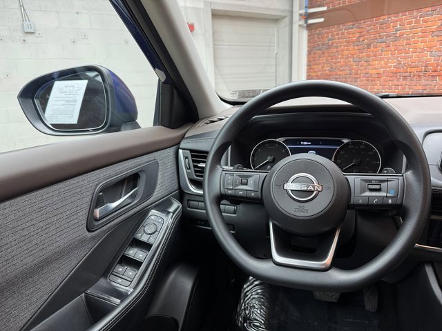 Used 2023 Nissan Rogue SV image 13