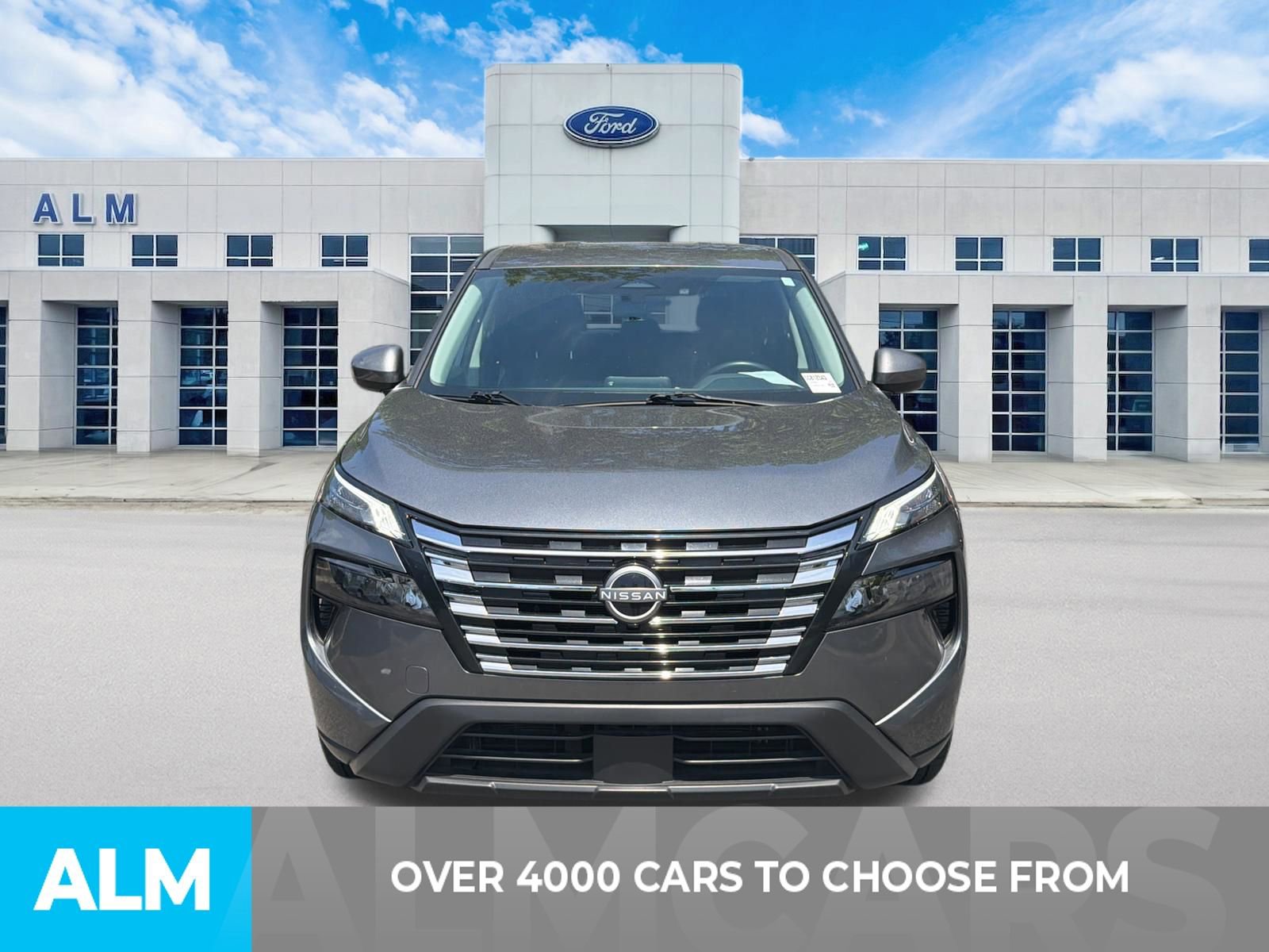 Used 2025 Nissan Rogue SV FWD image 2