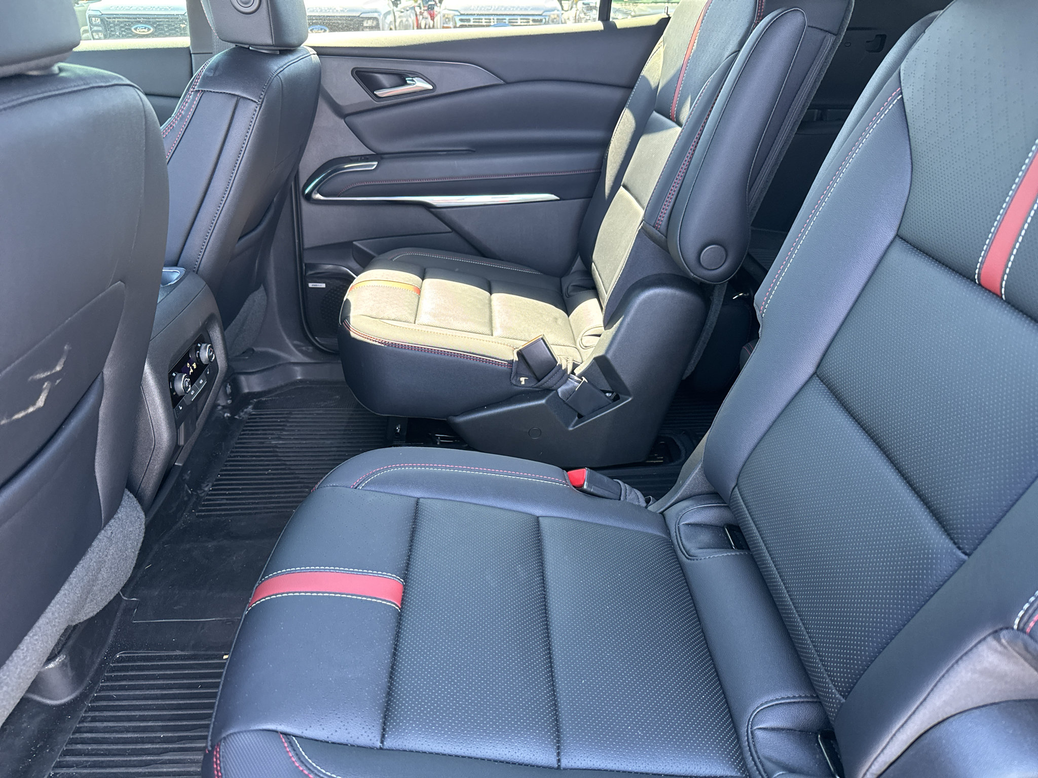 Used 2026 Chevrolet Traverse RS FWD image 11