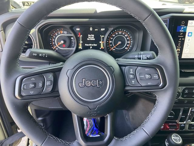 Used 2025 Jeep Gladiator Mojave AWD/4WD image 29