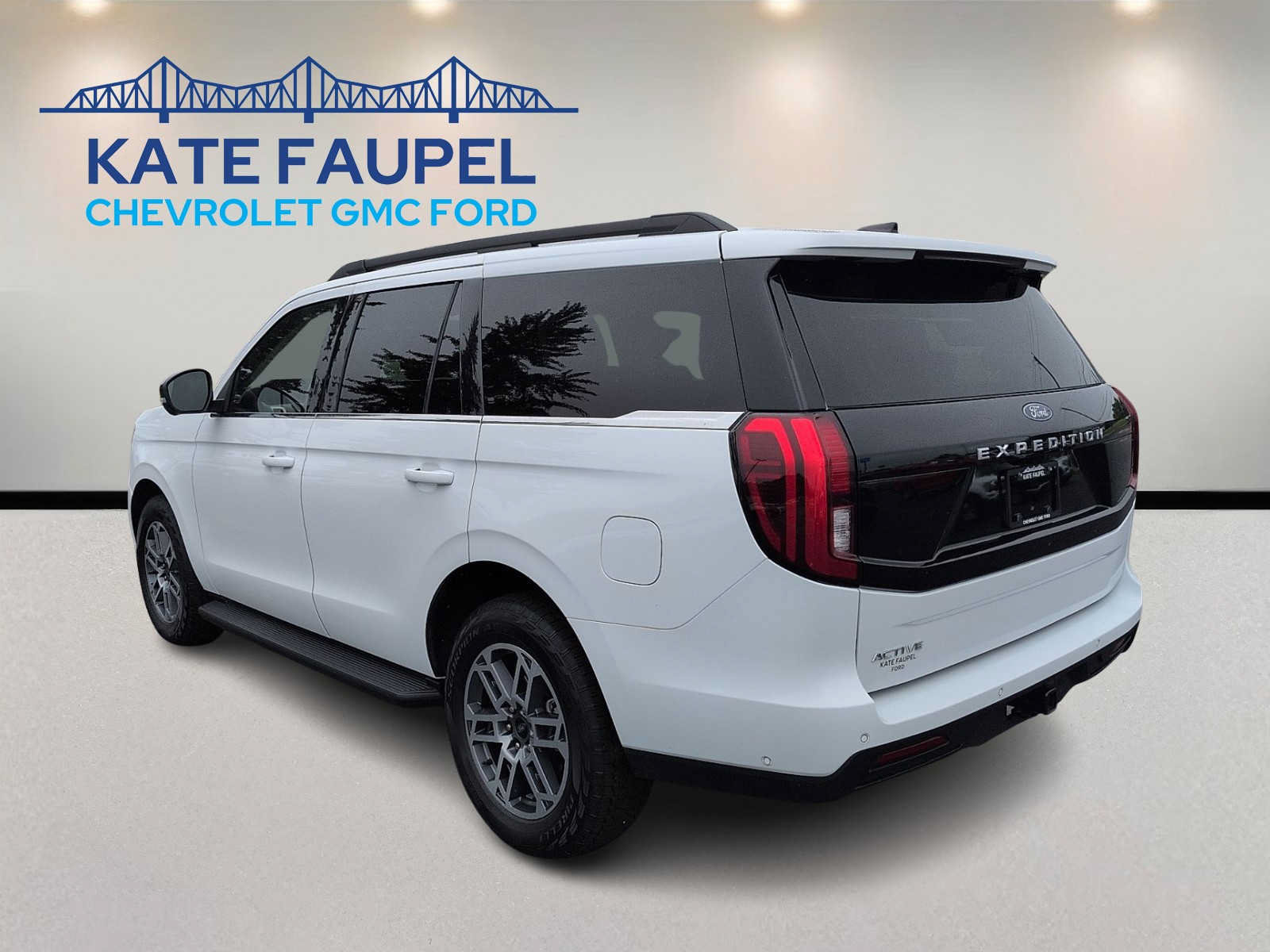 Certified 2025 Ford Expedition Active AWD/4WD image 5