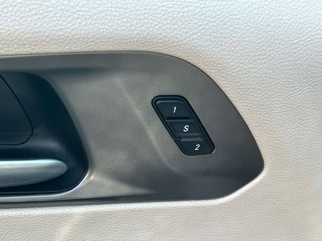 Used 2024 Chrysler Pacifica Touring-L image 25