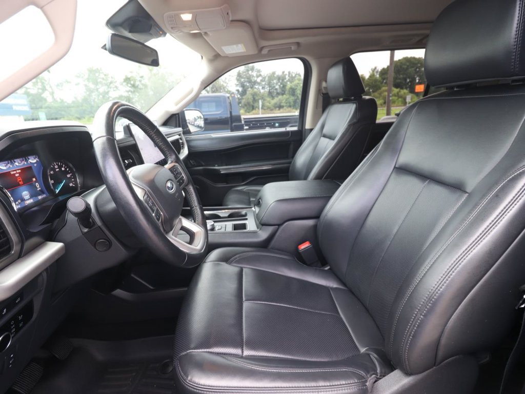 Certified 2024 Ford Expedition XLT RWD image 2