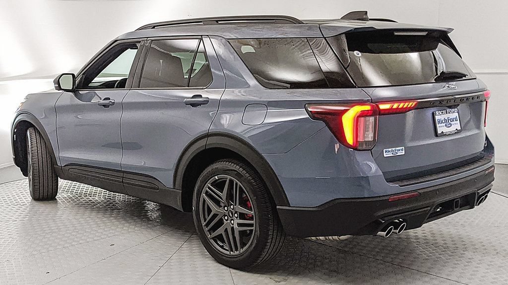 Certified 2025 Ford Explorer ST RWD image 4