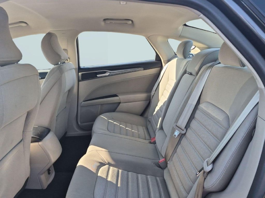 Certified 2018 Ford Fusion SE FWD image 21