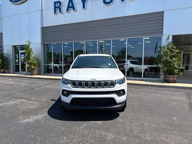 Used 2023 Jeep Compass Latitude AWD/4WD image 7