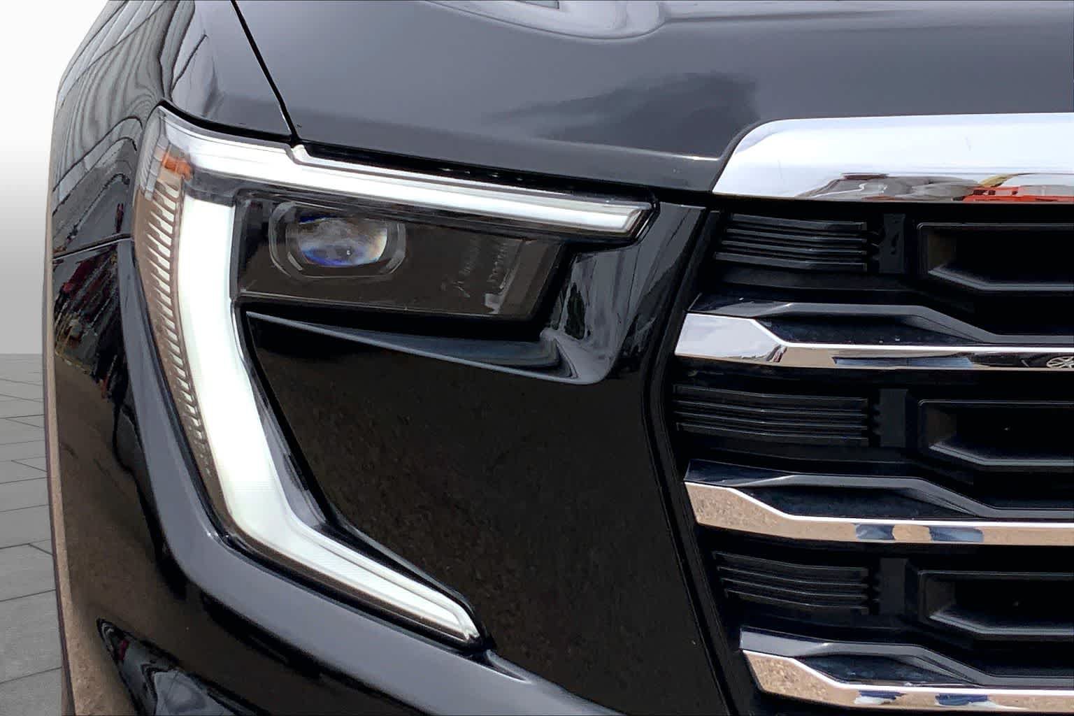 Used 2025 GMC Acadia Elevation FWD image 28