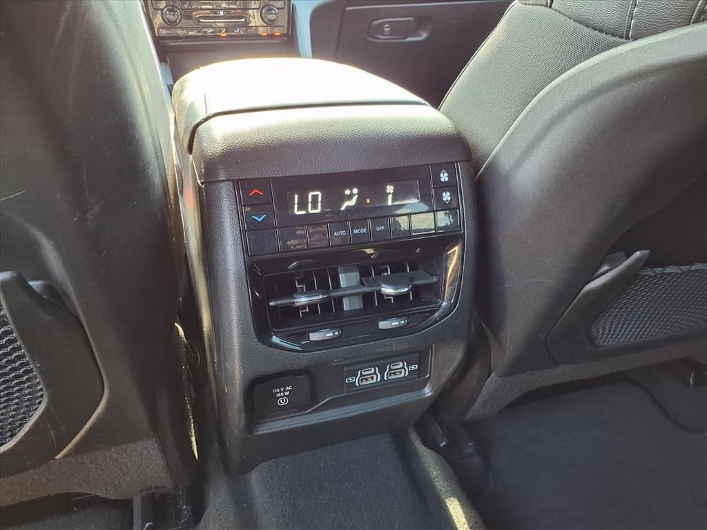 Used 2024 Jeep Grand Cherokee L Laredo image 14
