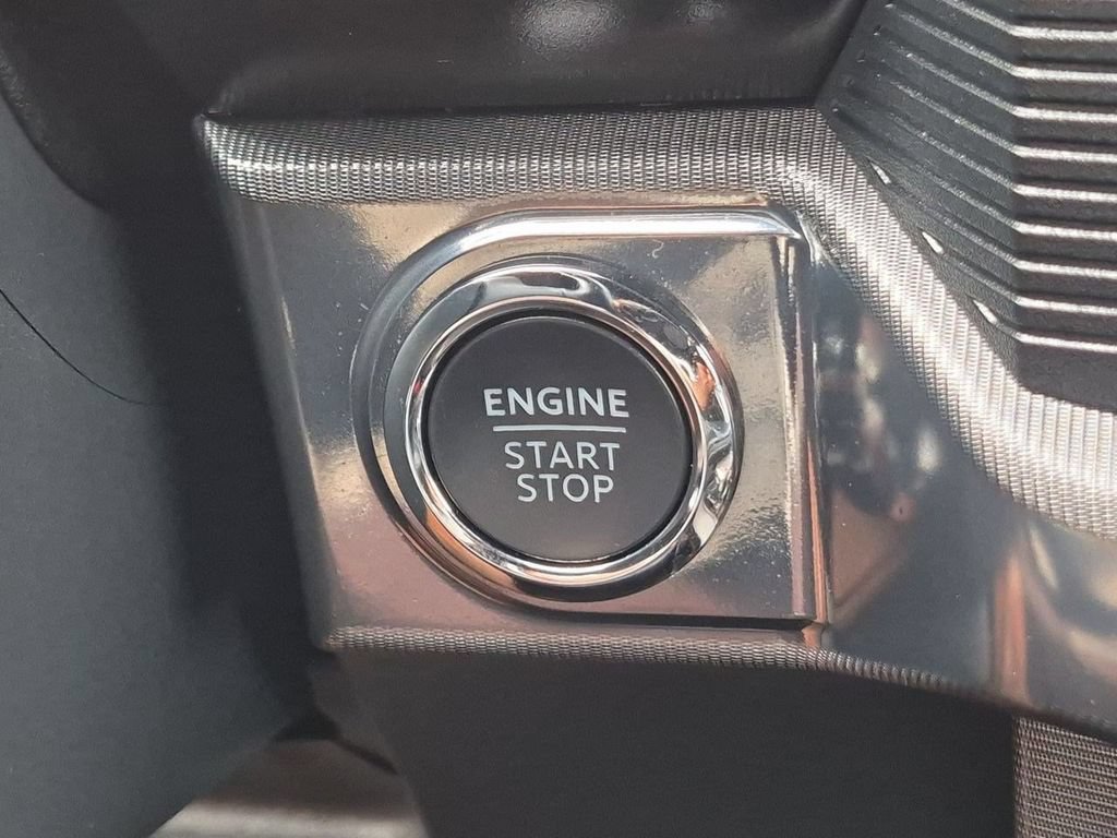 Certified 2025 Ford F150 Platinum AWD/4WD image 16