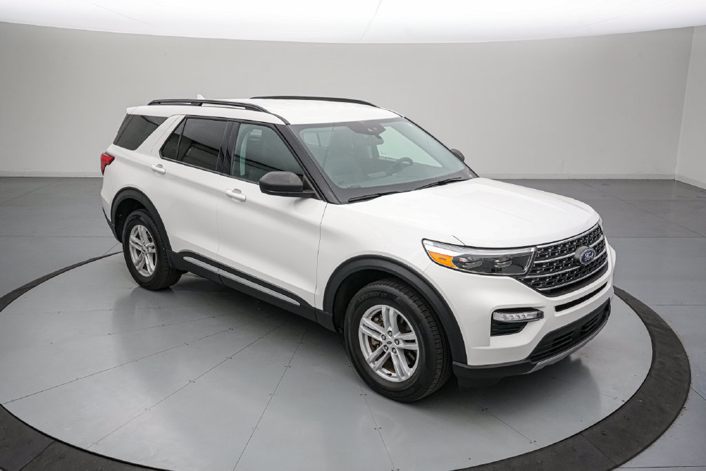 Certified 2024 Ford Explorer XLT w/ Equipment Group 202A AWD/4WD image 2