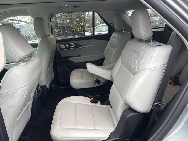 Certified 2025 Ford Explorer Platinum w/ LUX Leather Package image 9
