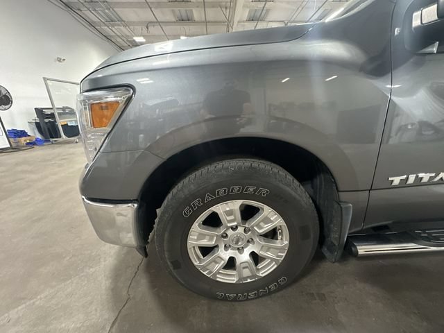 Used 2018 Nissan Titan SV AWD/4WD image 23
