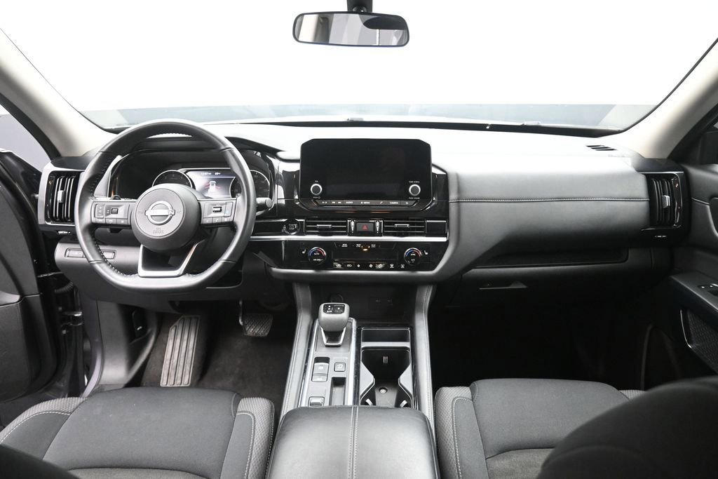 Used 2025 Nissan Pathfinder SV FWD image 18