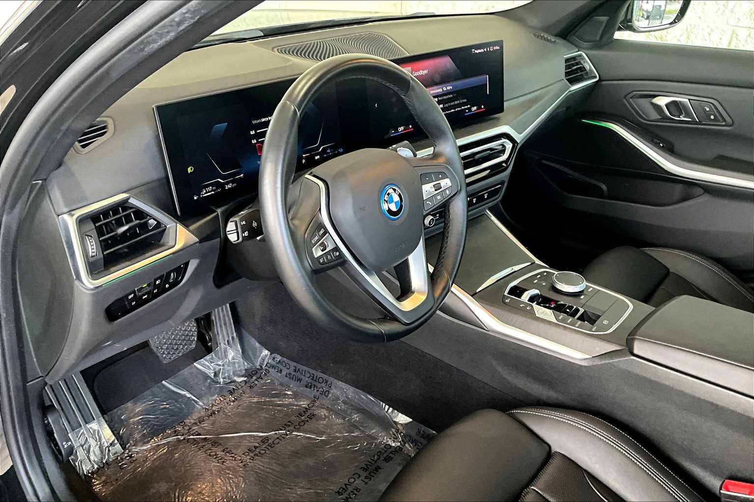 Used 2024 BMW 330e w/ Convenience Package image 17