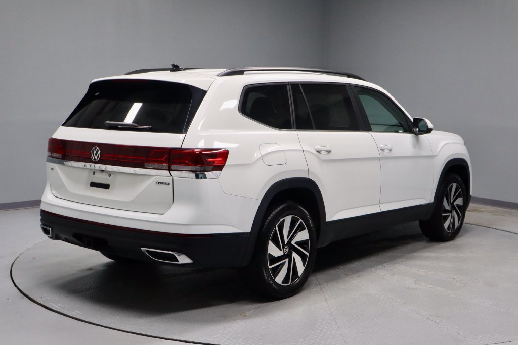 Used 2025 Volkswagen Atlas SE AWD/4WD image 12