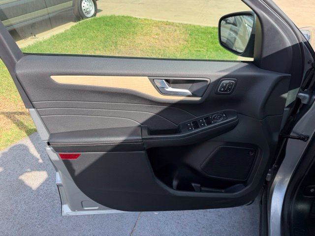 Certified 2022 Ford Escape Titanium w/ Titanium Premium Package FWD image 9