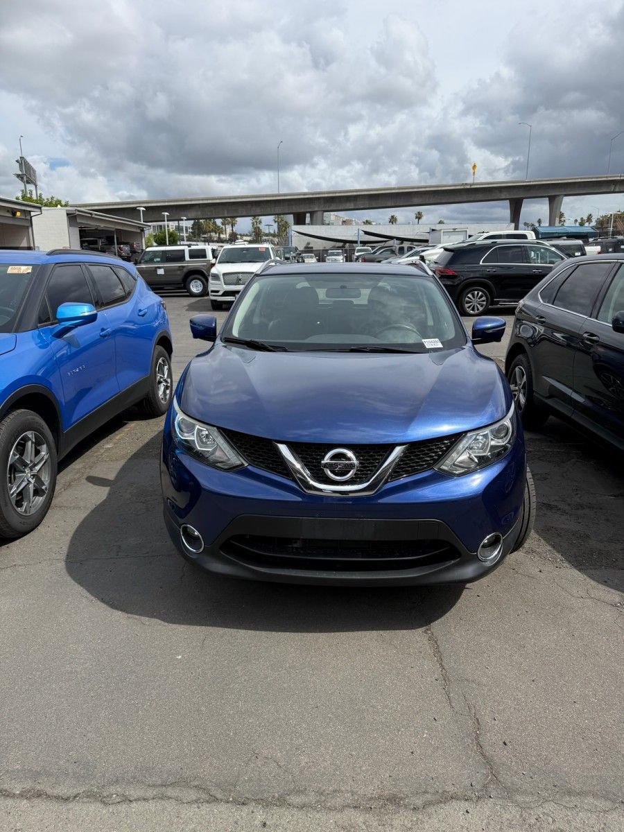 Used 2017 Nissan Rogue Sport SL FWD image 2