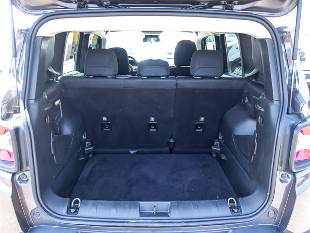 Used 2020 Jeep Renegade Latitude w/ Cold Weather Group AWD/4WD image 22