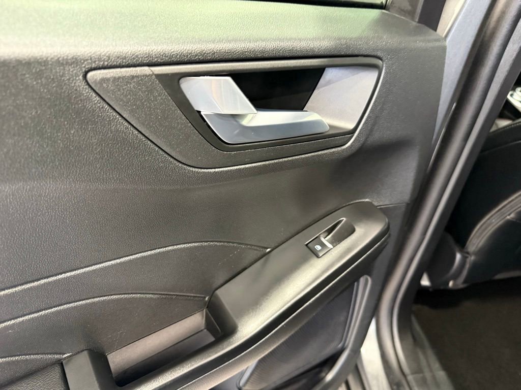 Certified 2025 Ford Escape ST-Line image 18