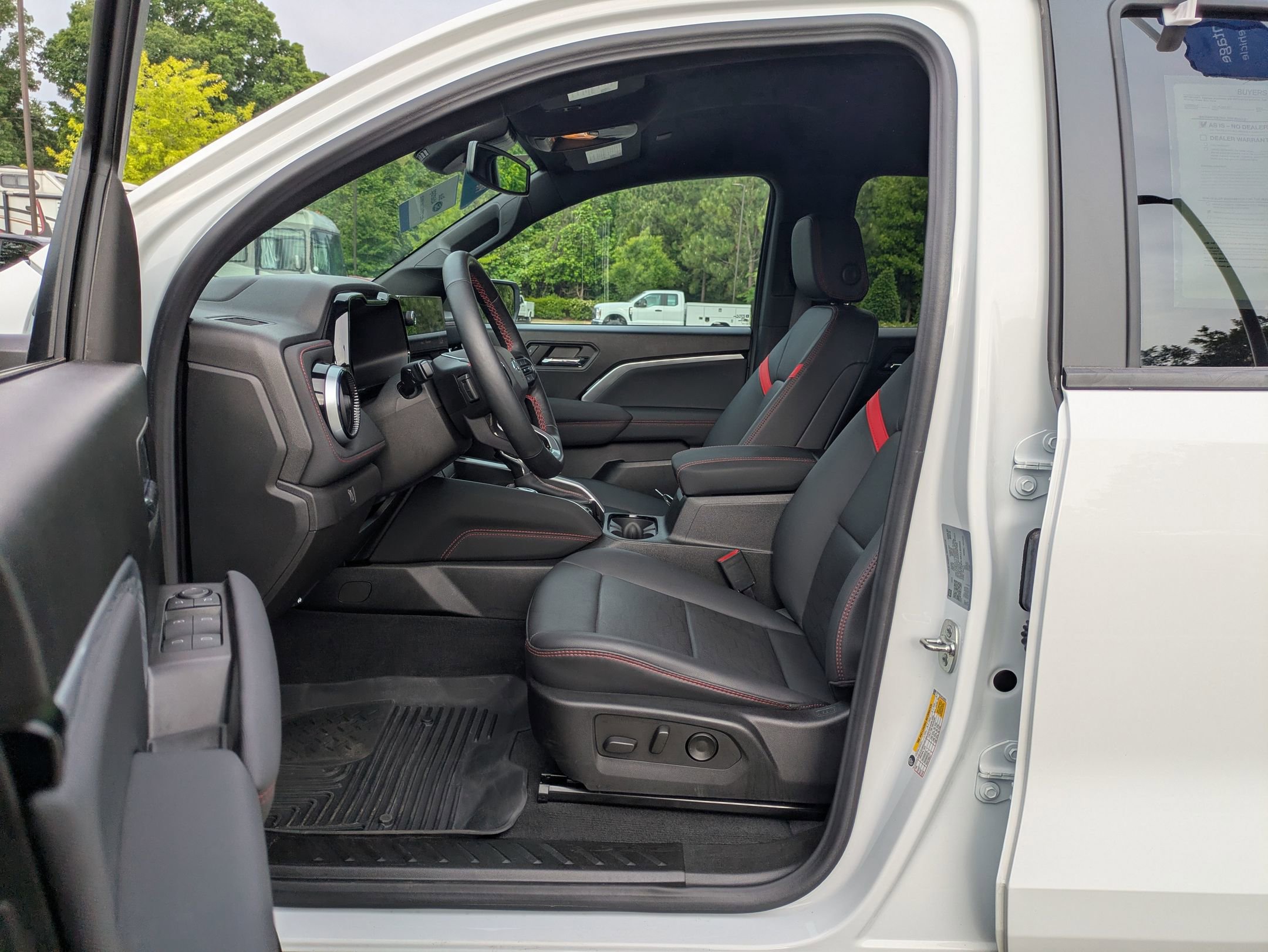 Used 2024 Chevrolet Colorado Z71 w/ Z71 Convenience Package 2 AWD/4WD image 12