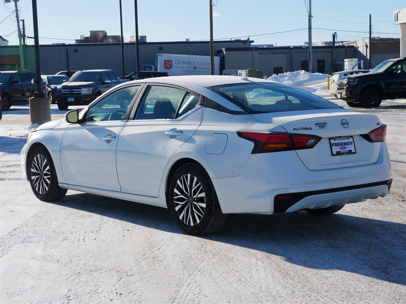 Used 2023 Nissan Altima 2.5 SV image 3