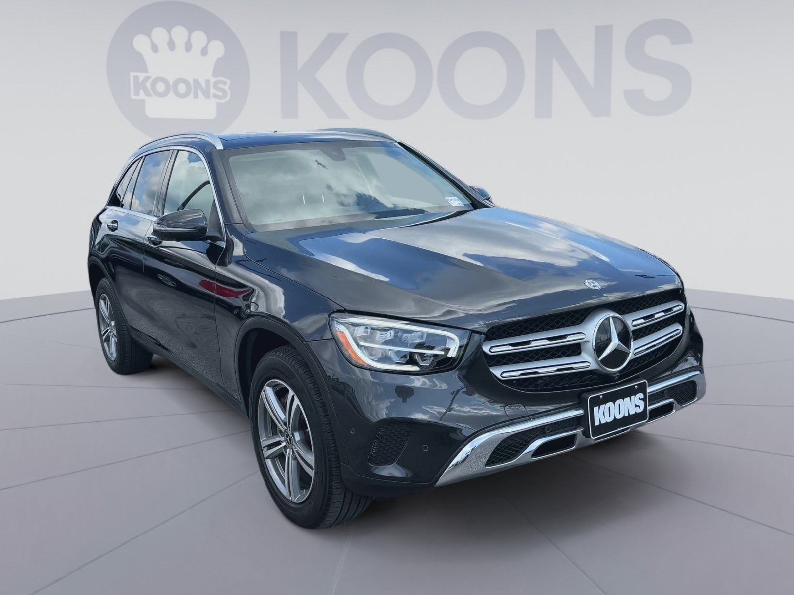 Used 2021 Mercedes-Benz GLC 300 4MATIC w/ Premium Package image 4