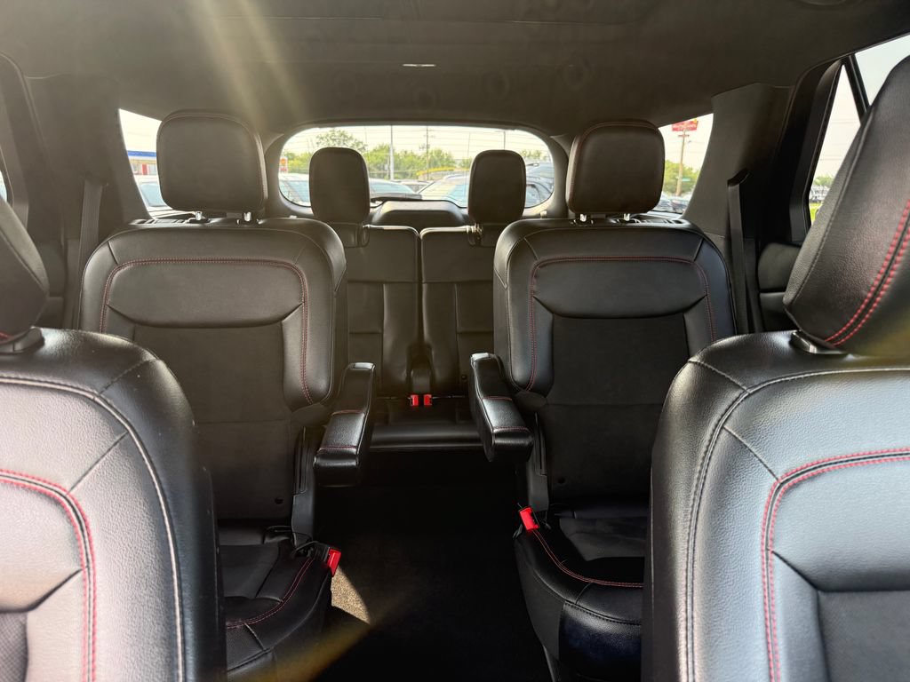 Certified 2024 Ford Explorer ST-Line w/ Class IV Trailer Tow Package AWD/4WD image 19