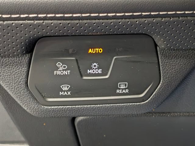 Used 2024 Volkswagen Atlas SE AWD/4WD image 14