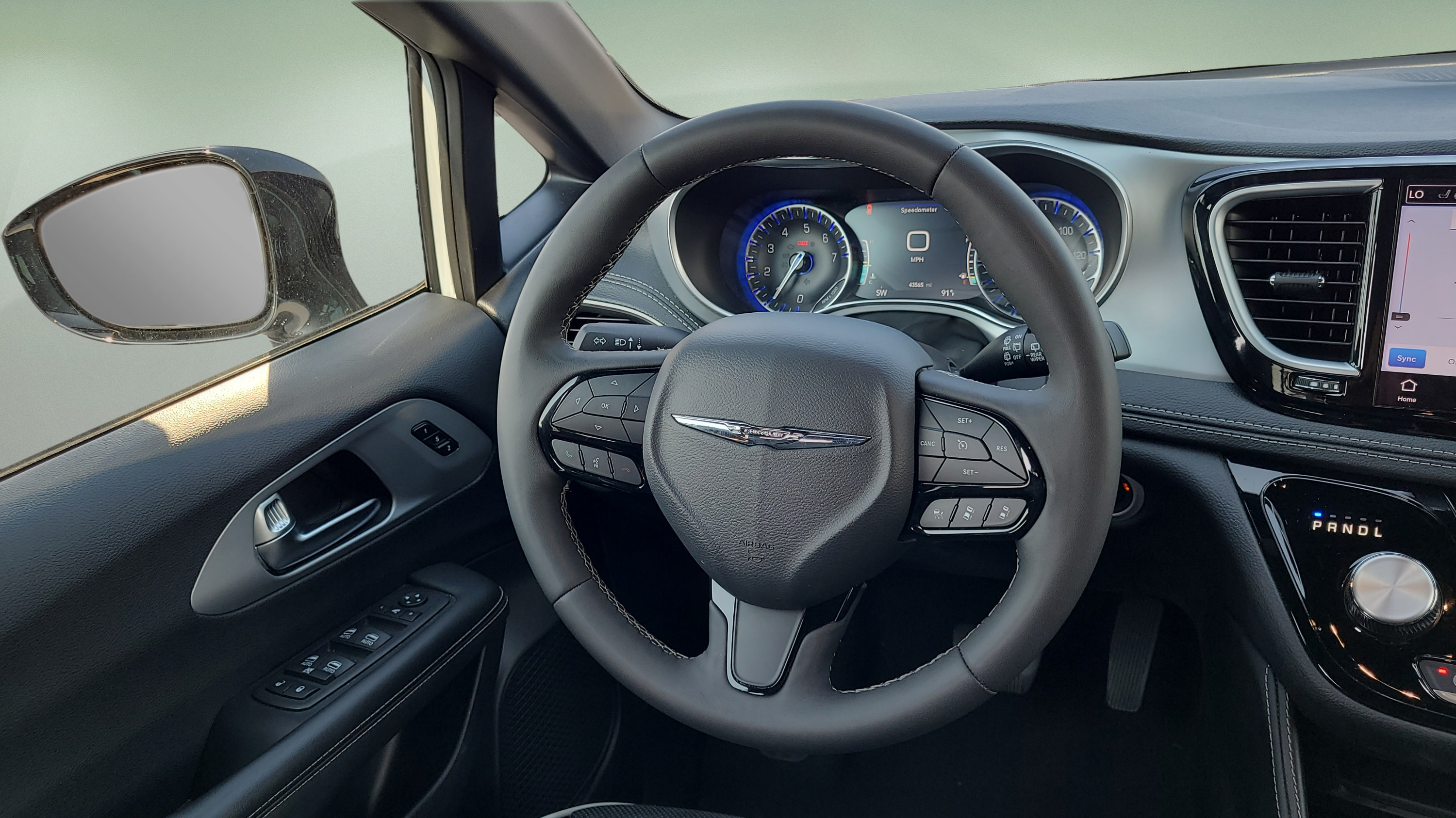 Used 2025 Chrysler Pacifica Limited FWD image 12
