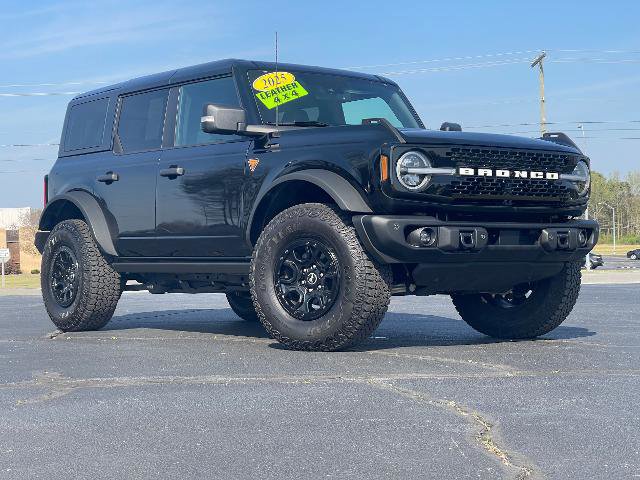 Certified 2025 Ford Bronco Badlands AWD/4WD image 3