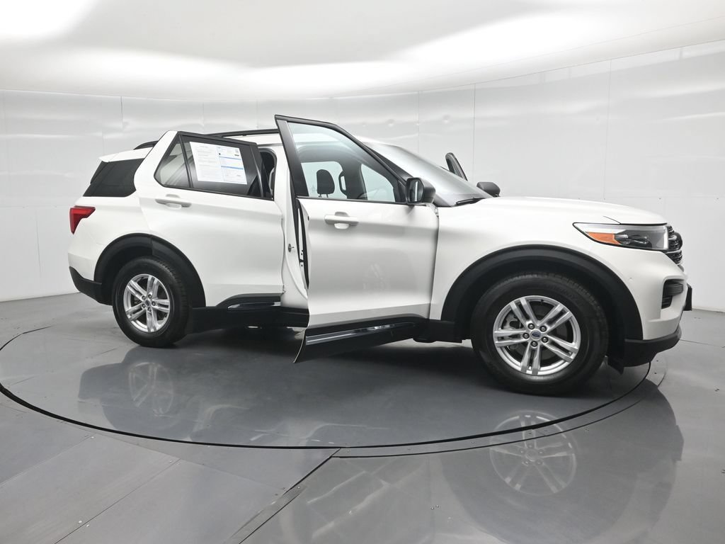 Certified 2024 Ford Explorer XLT RWD image 35